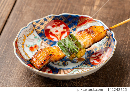 鰻魚秋葵串，搭配濃稠美味的醬汁 141242823