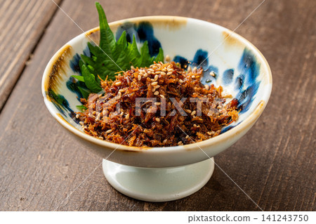 Tuna simmered in soy sauce, perfect with both rice and sake. 141243750