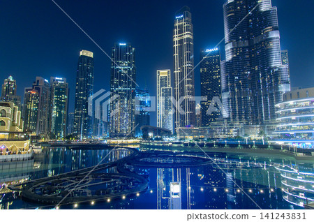 杜拜璀璨迷人的夜景 杜拜璀璨迷人的夜景 141243831
