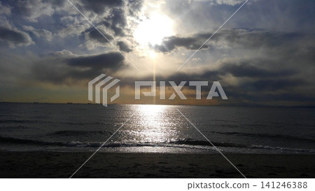 反射在海的太陽 反射在海的太陽 141246388