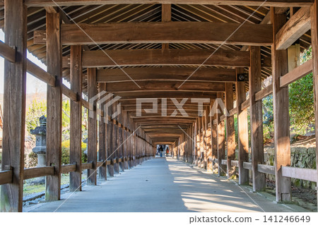 岡山縣岡山市的吉備津神社歷史長廊一直延伸到很遠的地方。 141246649