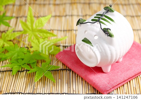 Pig-shaped mosquito coils, perfect for summer. Pig-shaped mosquito coils, perfect for summer. 141247106