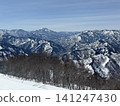 山坡和湖泊 141247430