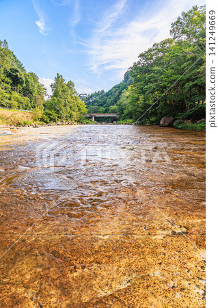Shirakinu no Toko is a hidden gem in Hokkaido, nestled near a hot spring town and surrounded by abundant nature. 141249669