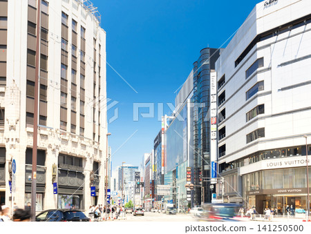 Isetan intersection, Shinjuku 3-chome, Tokyo Isetan intersection, Shinjuku 3-chome, Tokyo 141250500