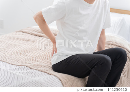Men with low back pain Men with low back pain 141250610
