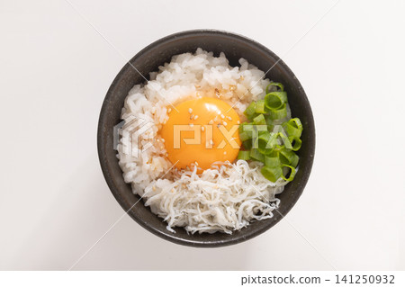 Egg over rice (with boiled whitebait) Egg over rice (with boiled whitebait) 141250932