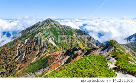 秋季徒步攀登哈里諾基山和蓮華山(從哈里諾基山頂眺望蓮華山) 秋季徒步攀登哈里諾基山和蓮華山(從哈里諾基山頂眺望蓮華山) 141251106