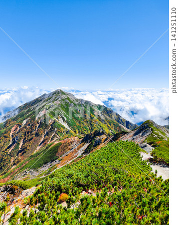 秋季徒步攀登哈里諾基山和蓮華山(從哈里諾基山頂眺望蓮華山) 秋季徒步攀登哈里諾基山和蓮華山(從哈里諾基山頂眺望蓮華山) 141251110