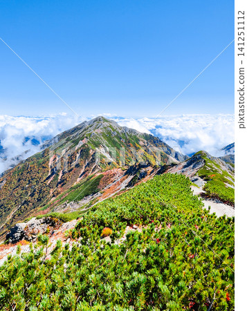 秋季徒步攀登哈里諾基山和蓮華山(從哈里諾基山頂眺望蓮華山) 秋季徒步攀登哈里諾基山和蓮華山(從哈里諾基山頂眺望蓮華山) 141251112