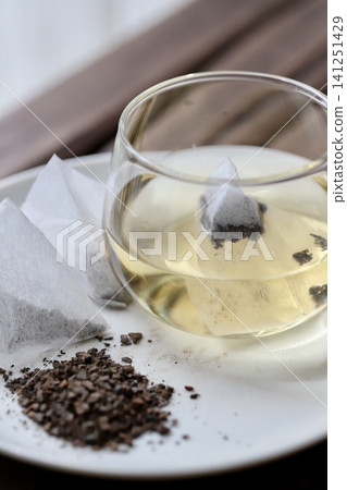 Water chestnut tea leaves and triangular tea bags; caffeine-free health tea. Water chestnut tea leaves and triangular tea bags; caffeine-free health tea. 141251429