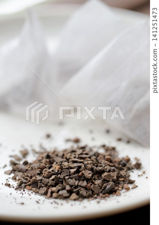 Water chestnut tea leaves and triangular tea bags; caffeine-free health tea. Water chestnut tea leaves and triangular tea bags; caffeine-free health tea. 141251473