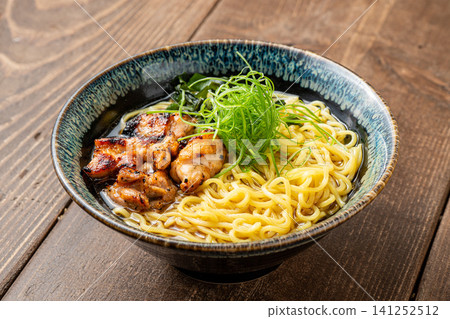 Salt ramen with a clear, golden broth 141252512