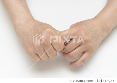 Senior women's hand Senior women's hand 141252987