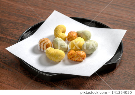 Flavored cashew nut snack Flavored cashew nut snack 141254030