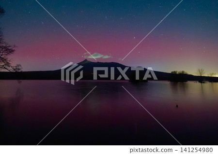 Low-latitude aurora seen in Hokkaido 141254980
