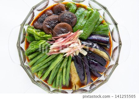 油炸夏季蔬菜 油炸夏季蔬菜 141255505