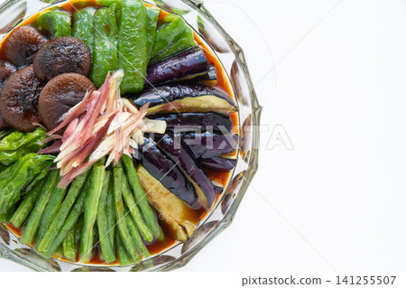 油炸的夏季蔬菜 油炸的夏季蔬菜 141255507