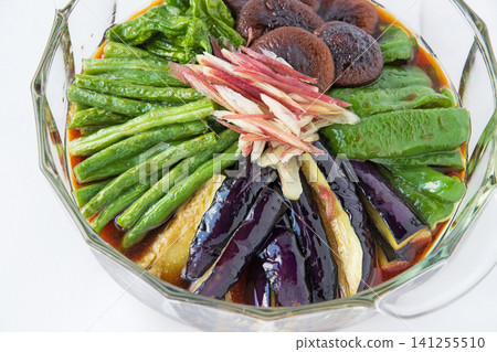油炸的夏季蔬菜 油炸的夏季蔬菜 141255510