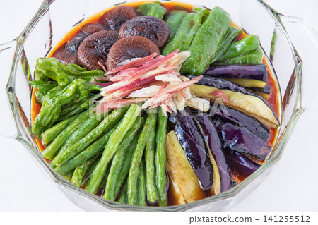 油炸夏季蔬菜 油炸夏季蔬菜 141255512