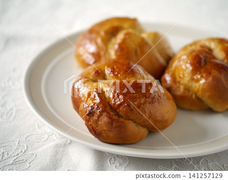 Brown sugar table roll Brown sugar table roll 141257129