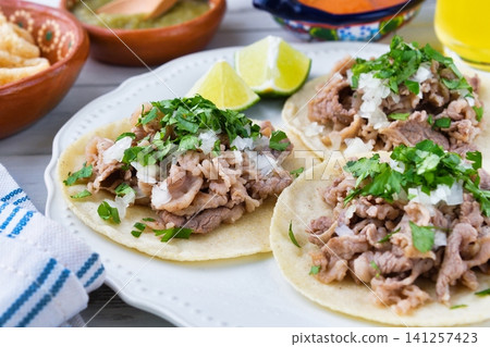 牛肉炸玉米餅(牛肉炸玉米餅,Tacos de res) 牛肉炸玉米餅(牛肉炸玉米餅,Tacos de res) 141257423