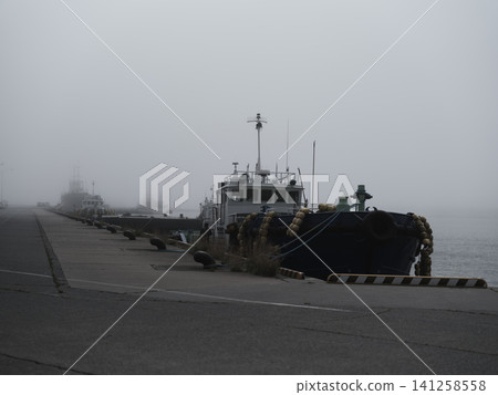 A scene of fishing boats and workboats moored at Tatehana Wharf in Hachinohe Port, shrouded in thick sea fog. A scene of fishing boats and workboats moored at Tatehana Wharf in Hachinohe Port, shrouded in thick sea fog. 141258558