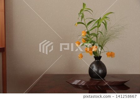 Sandersonia arranged in a Japanese style Sandersonia arranged in a Japanese style 141258667