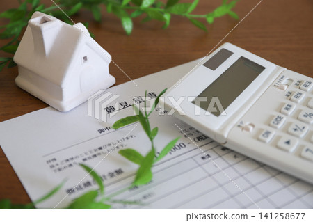 一張使用房屋估價和計算器計算成本的圖片。 一張使用房屋估價和計算器計算成本的圖片。 141258677