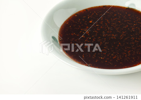 伍斯特沙司和七味辣椒 伍斯特沙司和七味辣椒 141261911