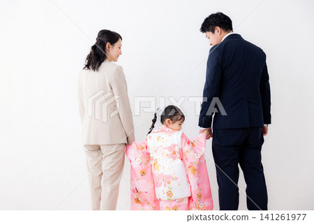 A family having their Shichi-Go-San photos taken. A family having their Shichi-Go-San photos taken. 141261977