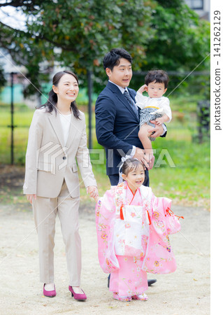 Young family, parent and child, Shichi-Go-San (traditional Japanese festival for children), outdoors, family Young family, parent and child, Shichi-Go-San (traditional Japanese festival for children), outdoors, family 141262129