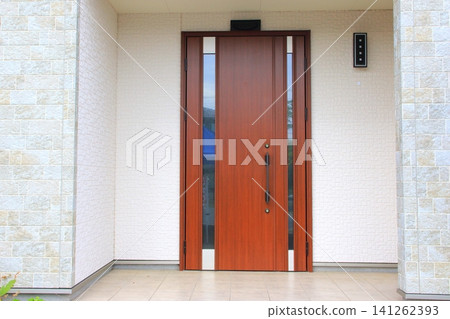 Entrance (newly built house) Entrance (newly built house) 141262393