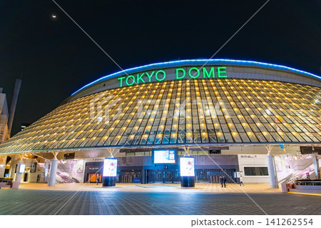 Tokyo Dome, beautifully lit up at night in Bunkyo Ward, Tokyo. Tokyo Dome, beautifully lit up at night in Bunkyo Ward, Tokyo. 141262554