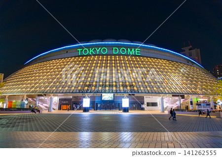 東京巨蛋,位於東京文京區,夜晚燈火輝煌,美不勝收。 東京巨蛋,位於東京文京區,夜晚燈火輝煌,美不勝收。 141262555