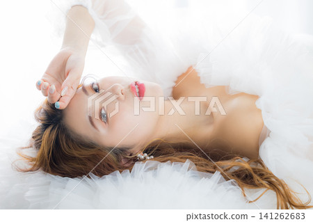 一位戴著彩色隱形眼鏡的女士 141262683
