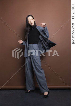 A woman in a stylish suit 141262841