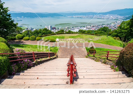 夏季從立石公園可以欣賞到諏訪湖及其周邊地區的壯麗景色(長野縣詰訪市) 夏季從立石公園可以欣賞到諏訪湖及其周邊地區的壯麗景色(長野縣詰訪市) 141263275