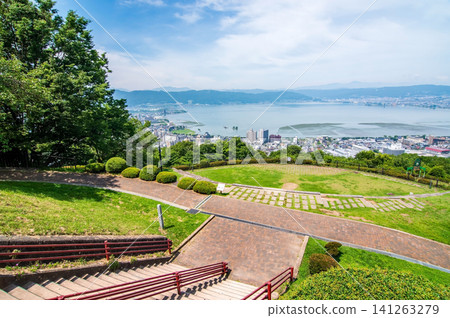 Stunning views of Lake Suwa and its surroundings from Tateishi Park during the summer season (Suwa City, Nagano Prefecture) 141263279