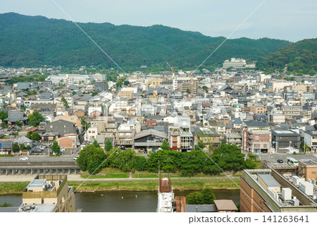 從京都大倉酒店眺望東山區的景色(攝於2026年7月) 從京都大倉酒店眺望東山區的景色(攝於2026年7月) 141263641