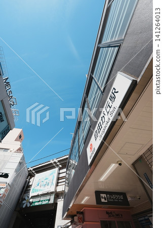 [Vertical Photo] Jiyugaoka Station South Exit 141264013