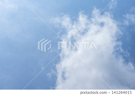 Blue sky, summer sky, clear summer sky, July image [Tokyo] 141264015