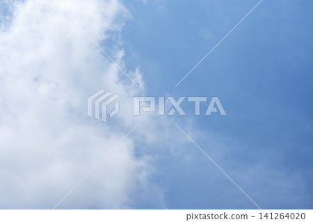 藍天，夏日天空，晴朗的夏日天空，七月景象 [東京] 141264020