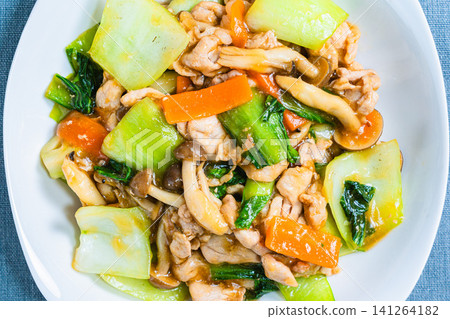 Stir-fried pork and bok choy with oyster sauce Stir-fried pork and bok choy with oyster sauce 141264182