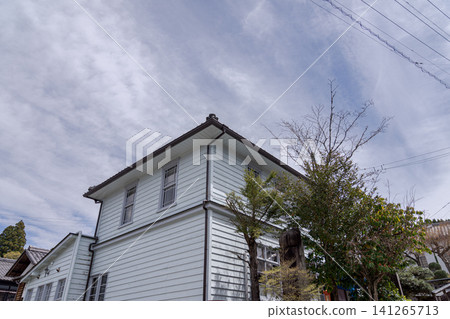 Western-style building, historical building, retro architecture, wooden building, white building, Japan, architecture, tourist spot, blue sky 141265713