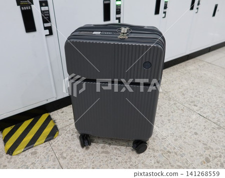 Suitcase, small size, suitable for carry-on luggage. Suitcase, small size, suitable for carry-on luggage. 141268559