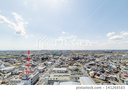 三重縣鈴鹿市:陽光明媚的鈴鹿市街頭。 三重縣鈴鹿市:陽光明媚的鈴鹿市街頭。 141268583