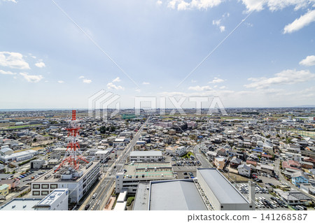 三重縣鈴鹿市:陽光明媚的鈴鹿市街頭。 三重縣鈴鹿市:陽光明媚的鈴鹿市街頭。 141268587