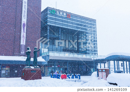 Japanese train stations: JR East and Konan Railway - Hirosaki Station during heavy snowfall 141269109