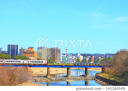 愛知縣岡崎市,岡崎市街景及名鐵列車 愛知縣岡崎市,岡崎市街景及名鐵列車 141269349